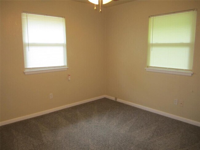 Building Photo - 1530 Melrose Dr