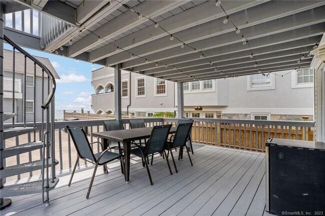 Building Photo - 210 Broadway