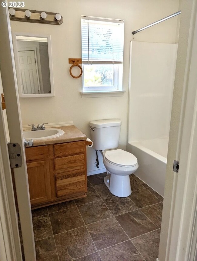 Building Photo - 436 Norway St NE