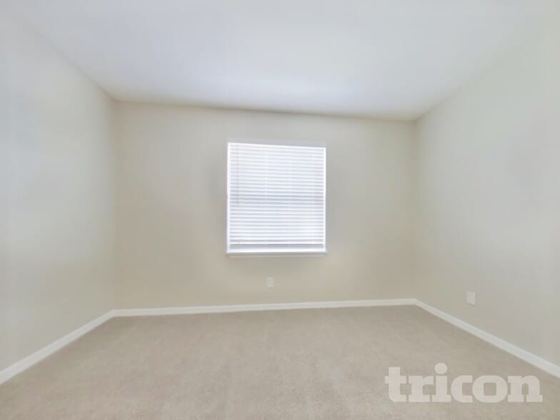 Building Photo - 872 Fairview Ave