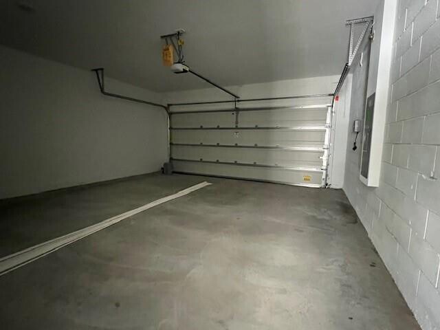 Building Photo - 216 Hayley St