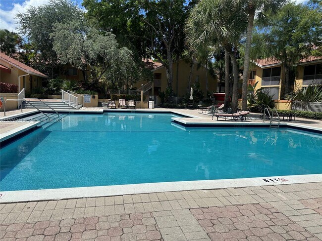 Building Photo - 906 Coral Club Dr