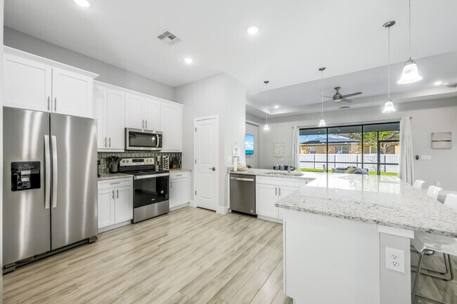 Building Photo - Charming 3BR House in Cape Coral