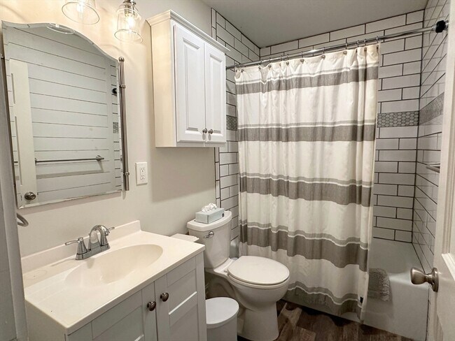 Building Photo - 5 Pirates Ln