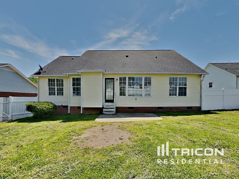 Building Photo - 109 Glengariff Ln