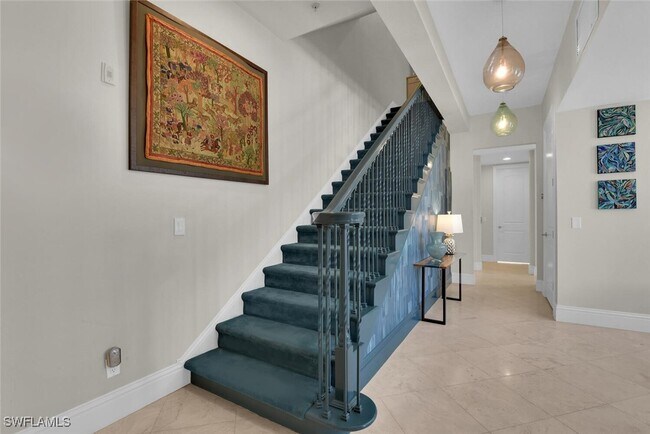 Building Photo - 684 10th Ave S