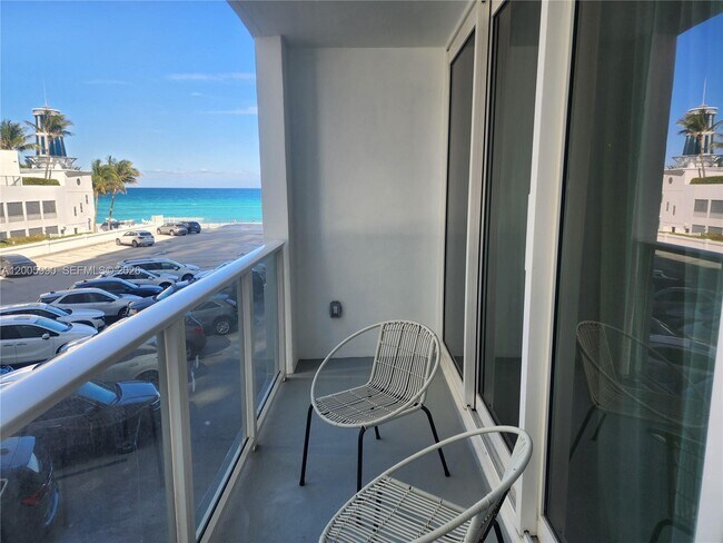 Building Photo - 3505 S Ocean Dr