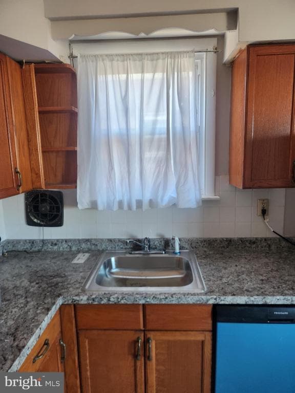 Building Photo - 228 Erica St