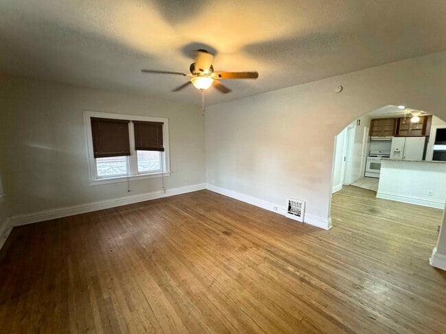 Building Photo - Nicely remodeled 2 bedroom 1 bath home in ...