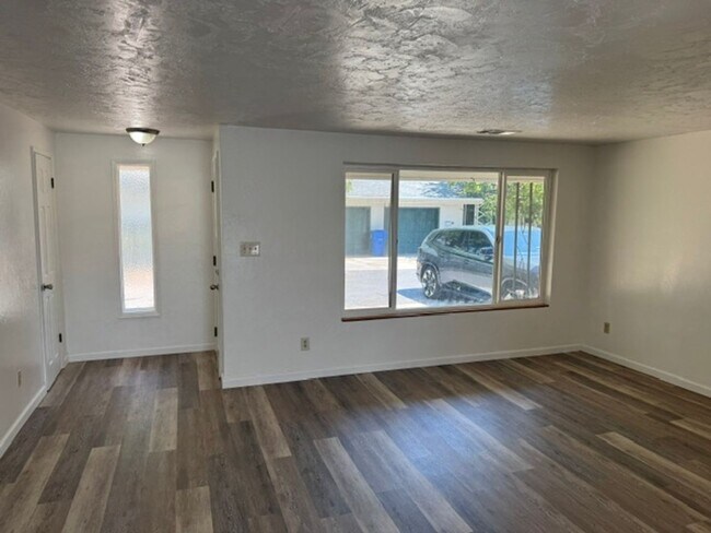 Building Photo - 610 Platt Pl