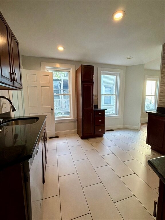 Building Photo - 65 Pearl St