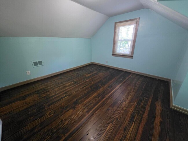 Building Photo - 1597 Koebel Rd