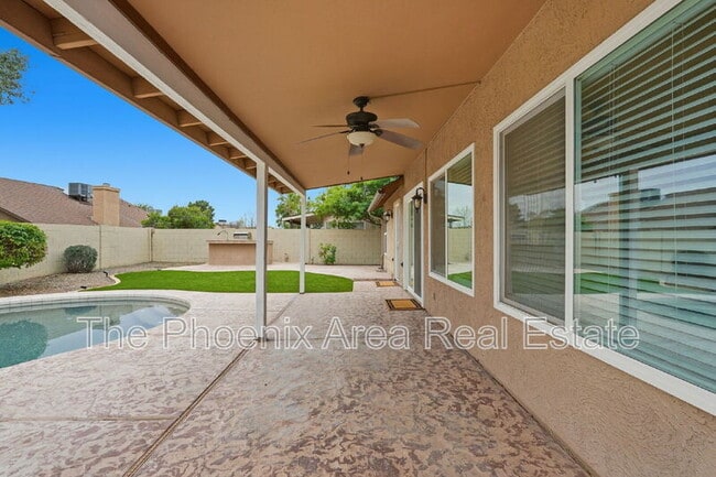 Building Photo - 4425 E Douglas Ave