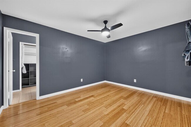 Building Photo - 801 Kavanagh Dr