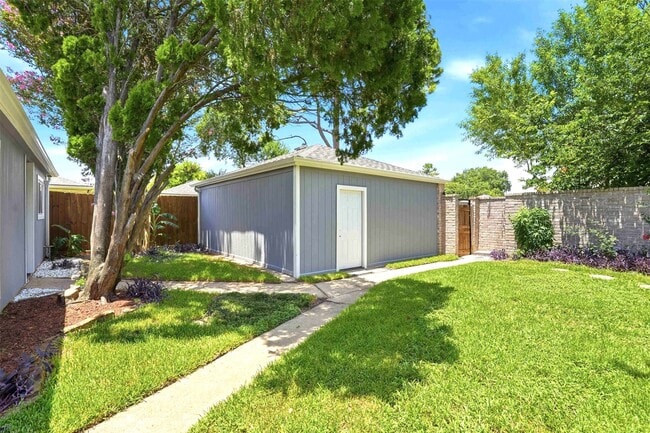 Building Photo - 16007 Ridgegreen Dr