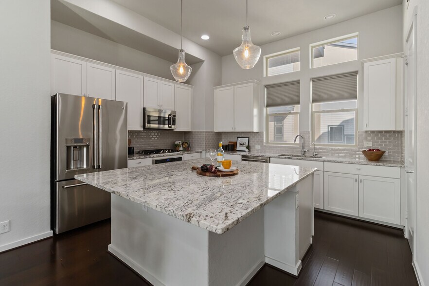 Building Photo - 2104 N Saint Marys St