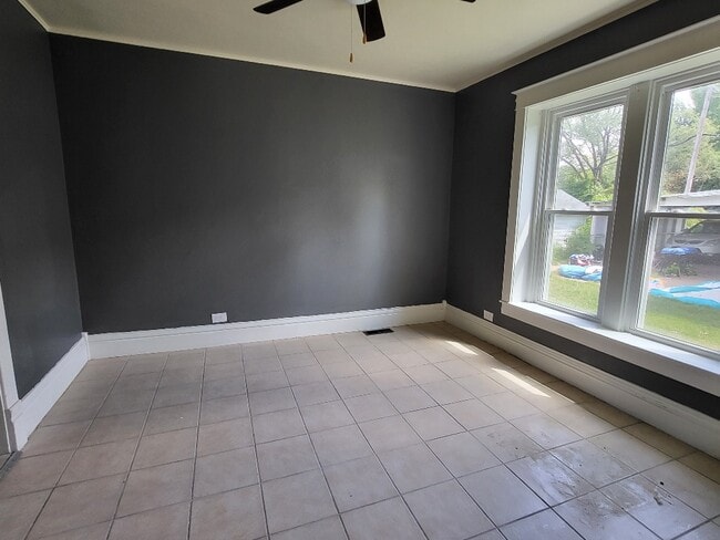 Building Photo - 608 W Calhoun St