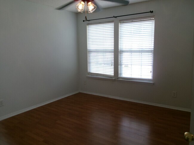 Building Photo - 3 bedroom, 2.5 bath home located in Bellegrove Preserve