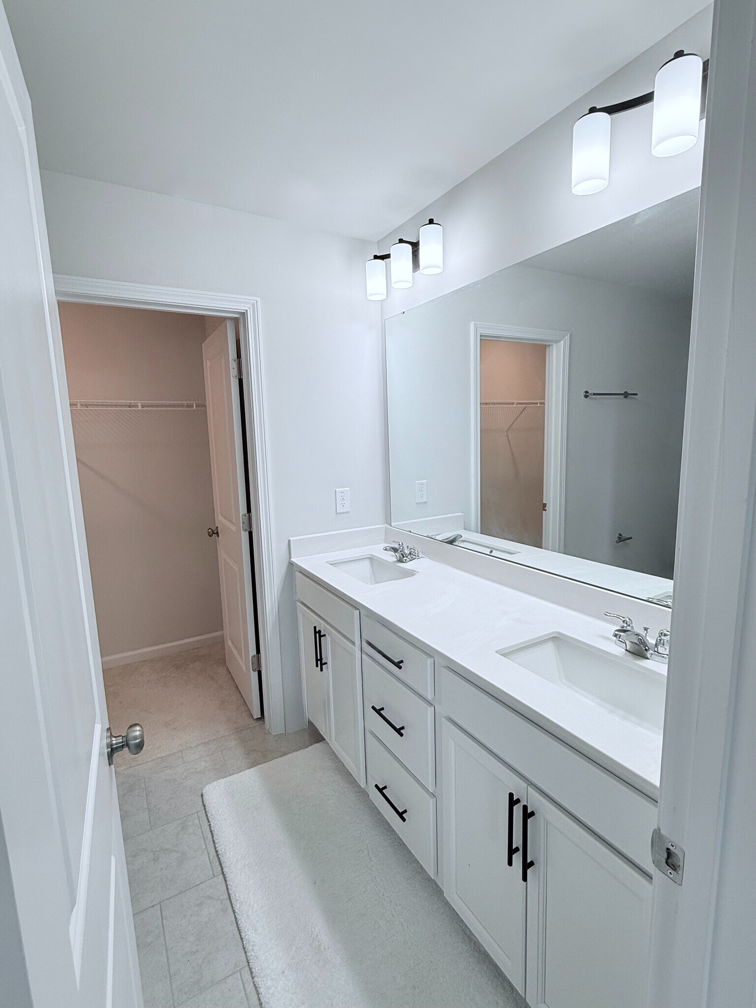 Building Photo - Room in Townhome on Chert Ln