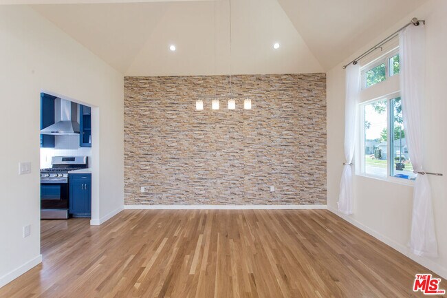 Building Photo - 5400 W 82nd St