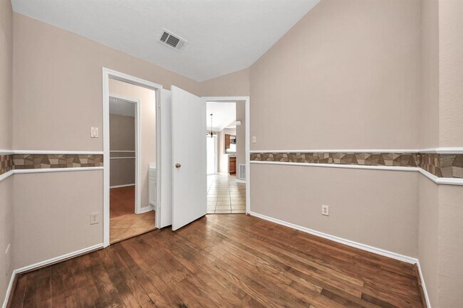 Building Photo - 12922 Grovemill Dr