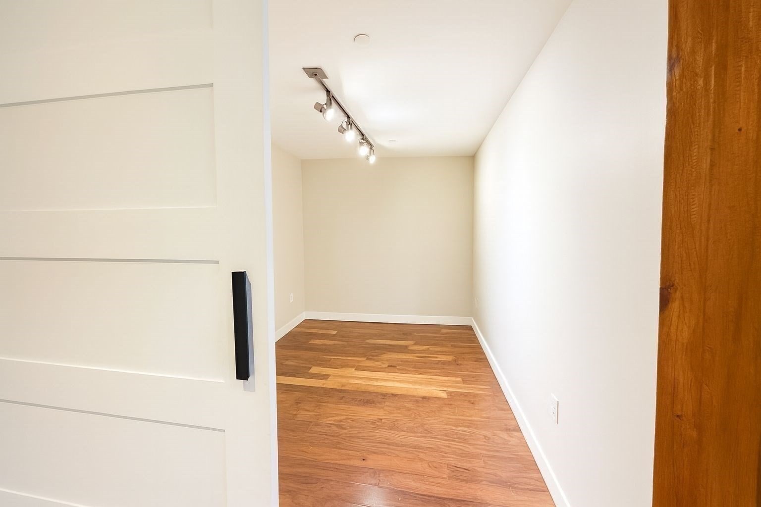 Building Photo - 130 John St