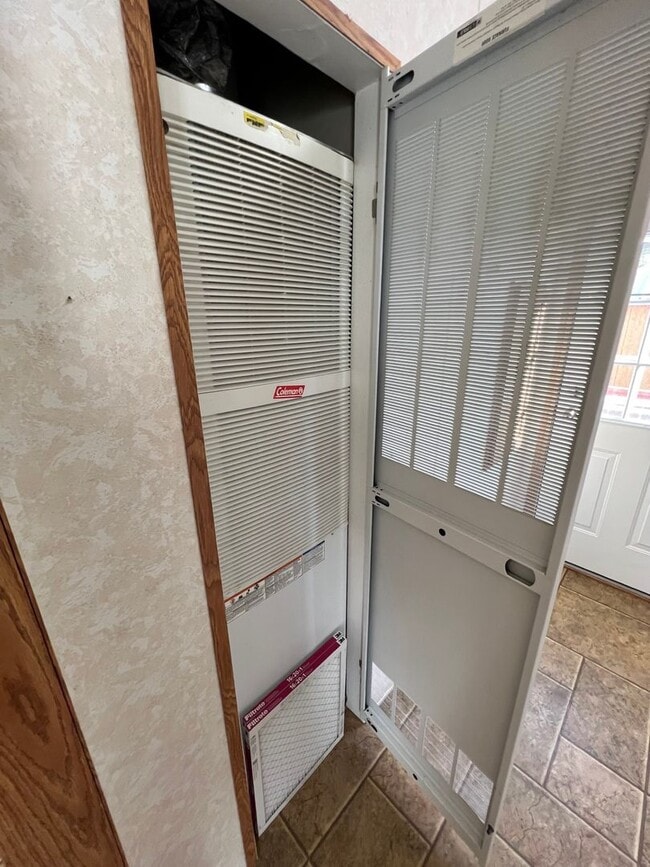 Building Photo - 3 Bedroom 2 Bath Modular Home with Many Amenities & Storage Shed