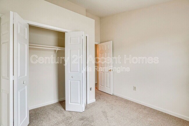 Building Photo - 6008 Keble Dr