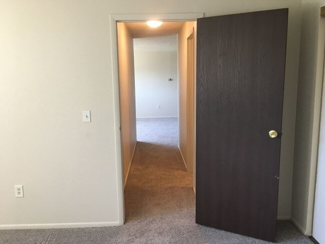 Building Photo - 7091 Hooker St