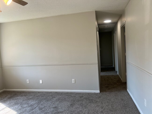 Building Photo - 8135-8135 Carlton Trail NW