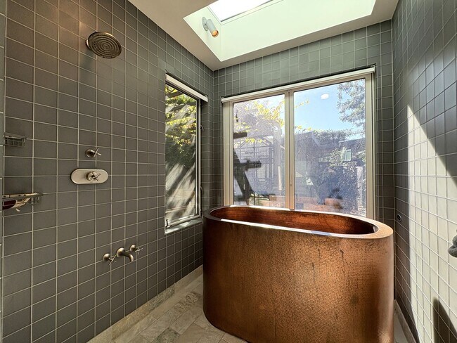 Building Photo - Modern Home availalble for lease in Menlo ...