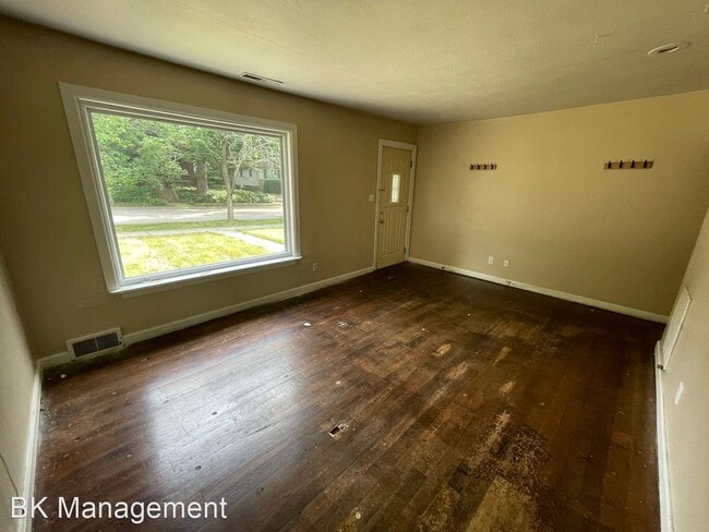 Building Photo - 3 br, 1 bath House - 211 Dehart St