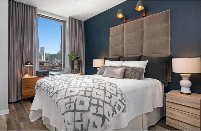 Building Photo - 400 W Huron St