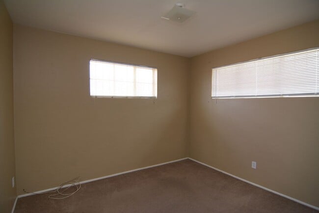 Building Photo - Charming 3 Bedroom 2 Bath Home! Central Tu...