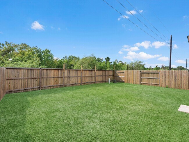 Building Photo - 15410 Cordach Dr
