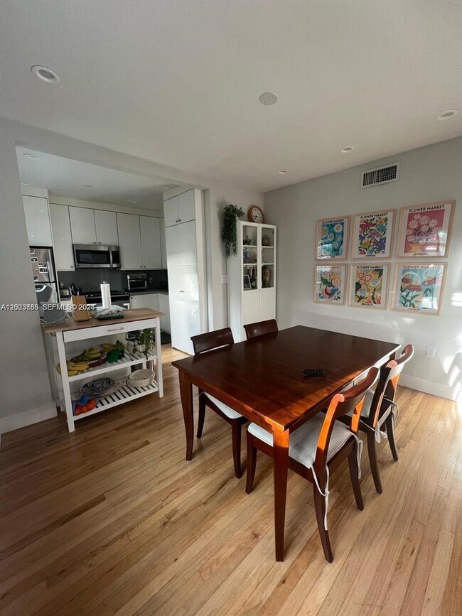 Building Photo - 685 SW 19th Rd