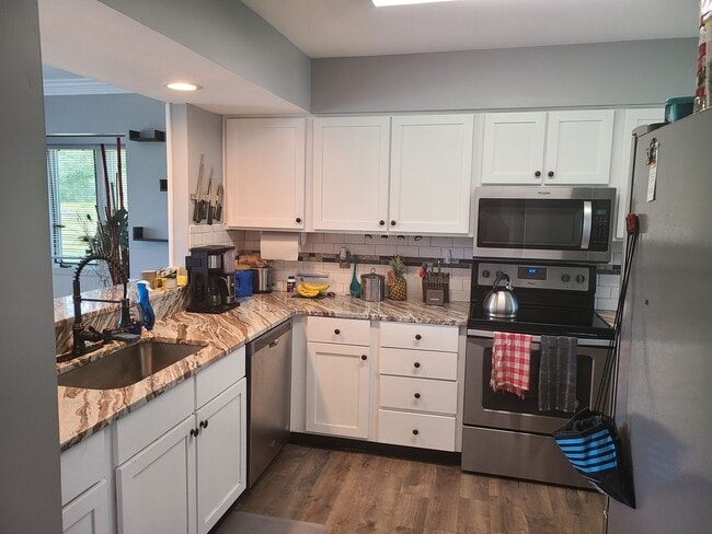 Building Photo - Beautiful 2 bedroom 2 bath unfurnished Townhome - Olde Point Golf Course - Hampstead