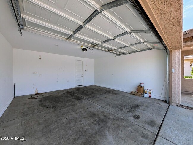 Building Photo - 9509 W Sells Dr