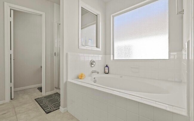 Building Photo - 7402 Hollister Rdg