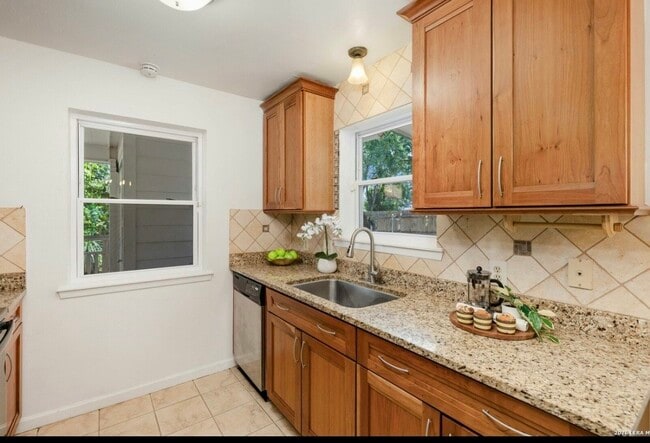 Building Photo - 356 Bobolink Dr