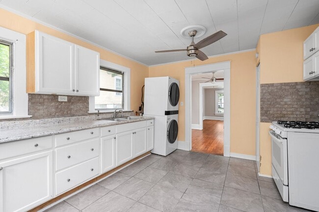 Building Photo - Cozy 3-Bedroom Home with Classic Charm in ...