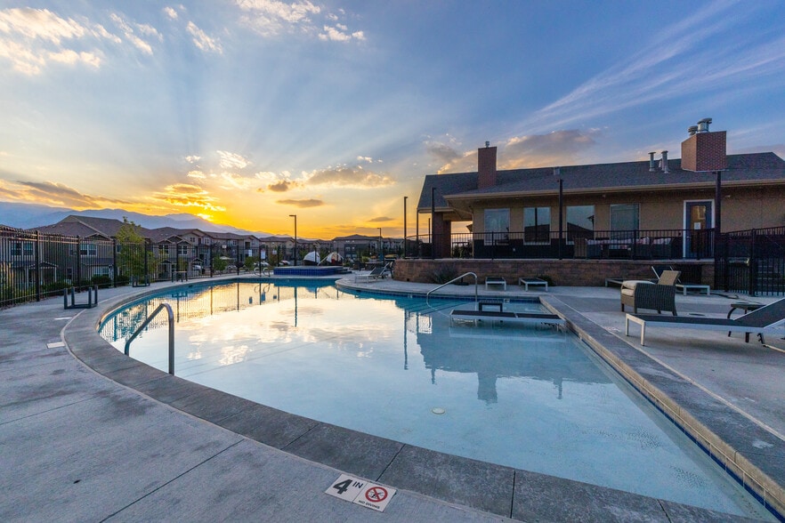 Building Photo - 2097 Birmingham Loop