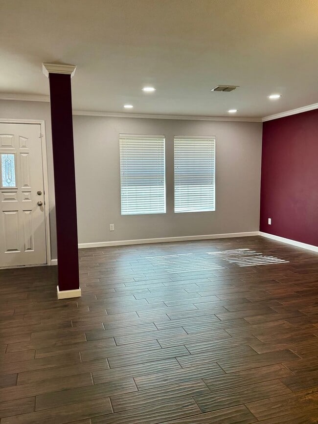 Building Photo - 232 Weeping Willow