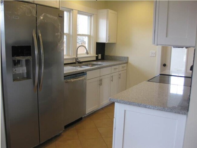 Building Photo - 554 E Commonwealth Ave