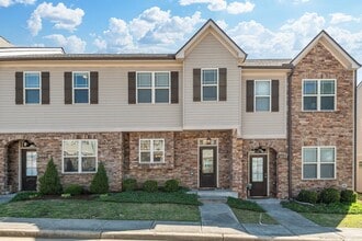Building Photo - Beautiful 2-Bedroom Townhouse Near NCSU, Available June 15!