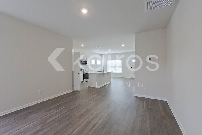 Building Photo - 2153 Banyon Cir