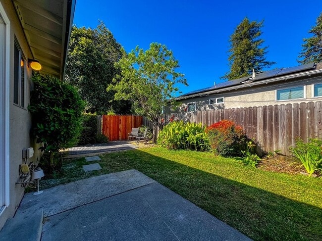 Building Photo - 1107 Vallejo St