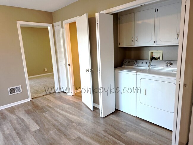 Building Photo - 10176 Haskins St