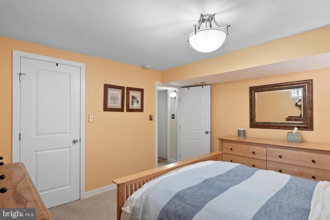 Building Photo - 1404 Middlebury Dr