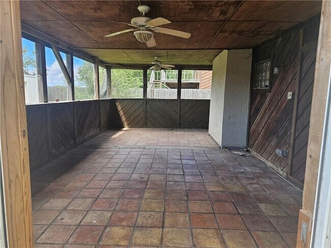 Building Photo - 2011 Pecan Dr